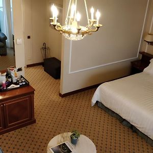 Apartament typu junior w narożnej części budynku